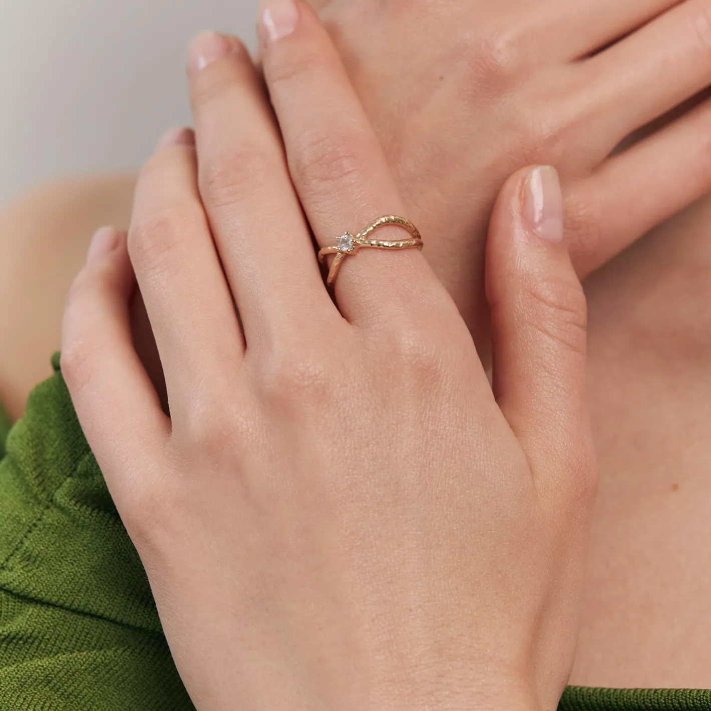 Shop STILNEST Diamant Textured Engagement Ring | 585 Gold