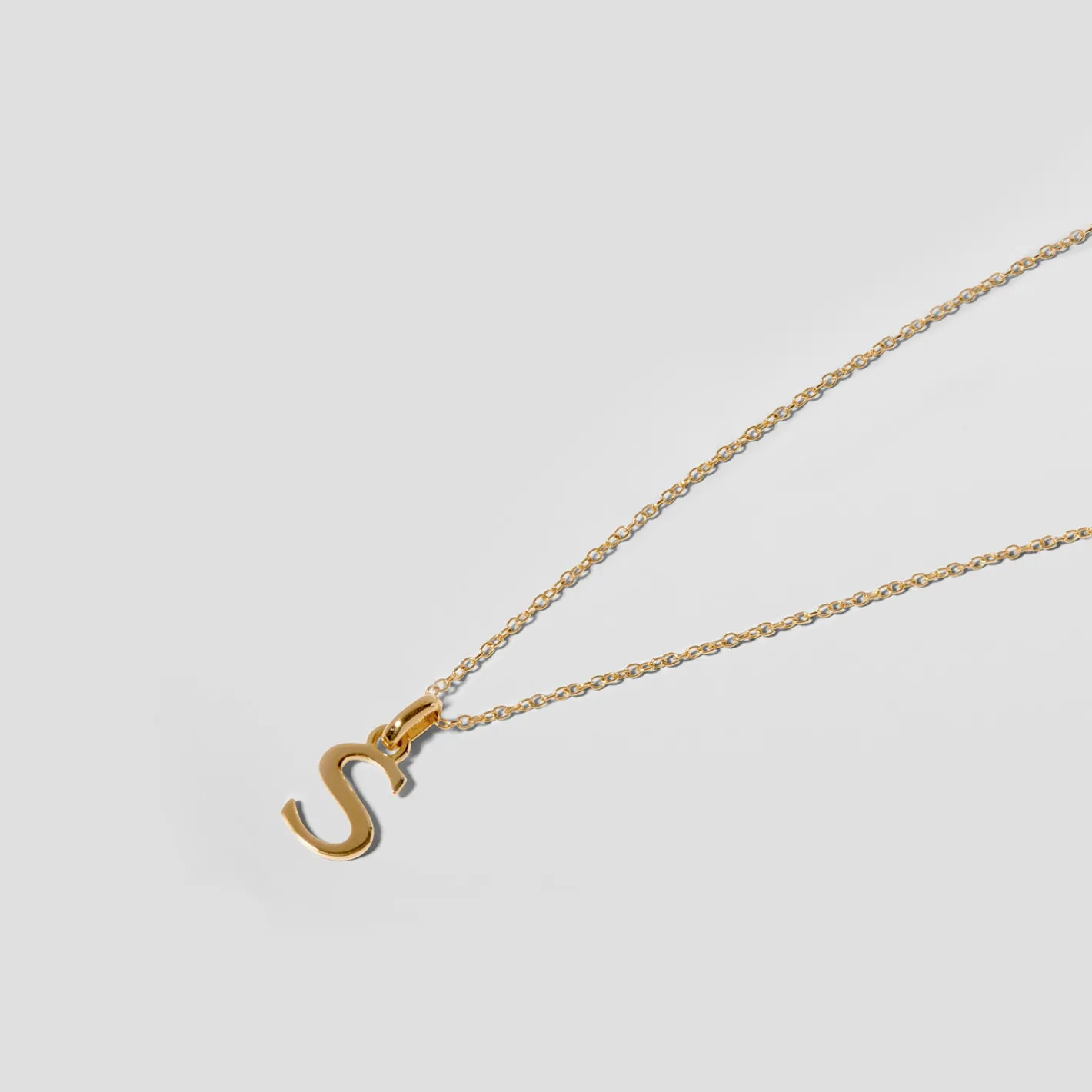 Shop STILNEST Initial mit Ankerkette 24k Gold Vermeil