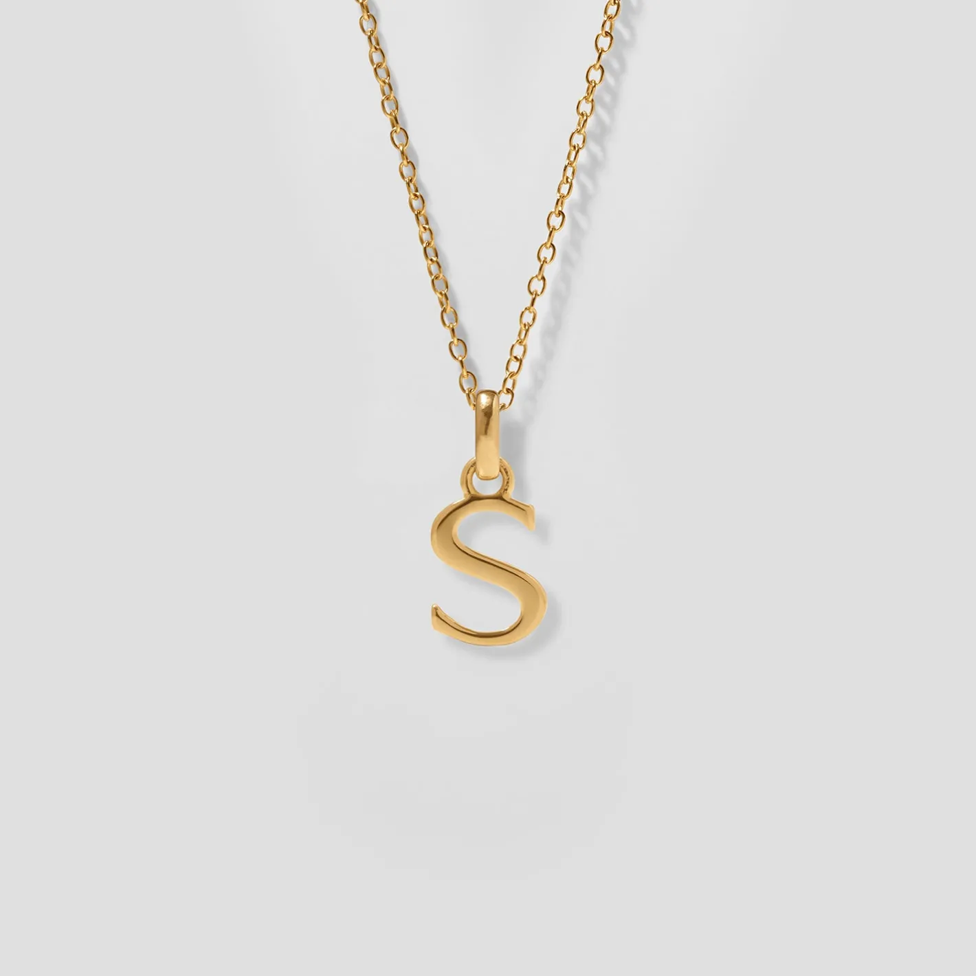 Shop STILNEST Initial mit Ankerkette 24k Gold Vermeil