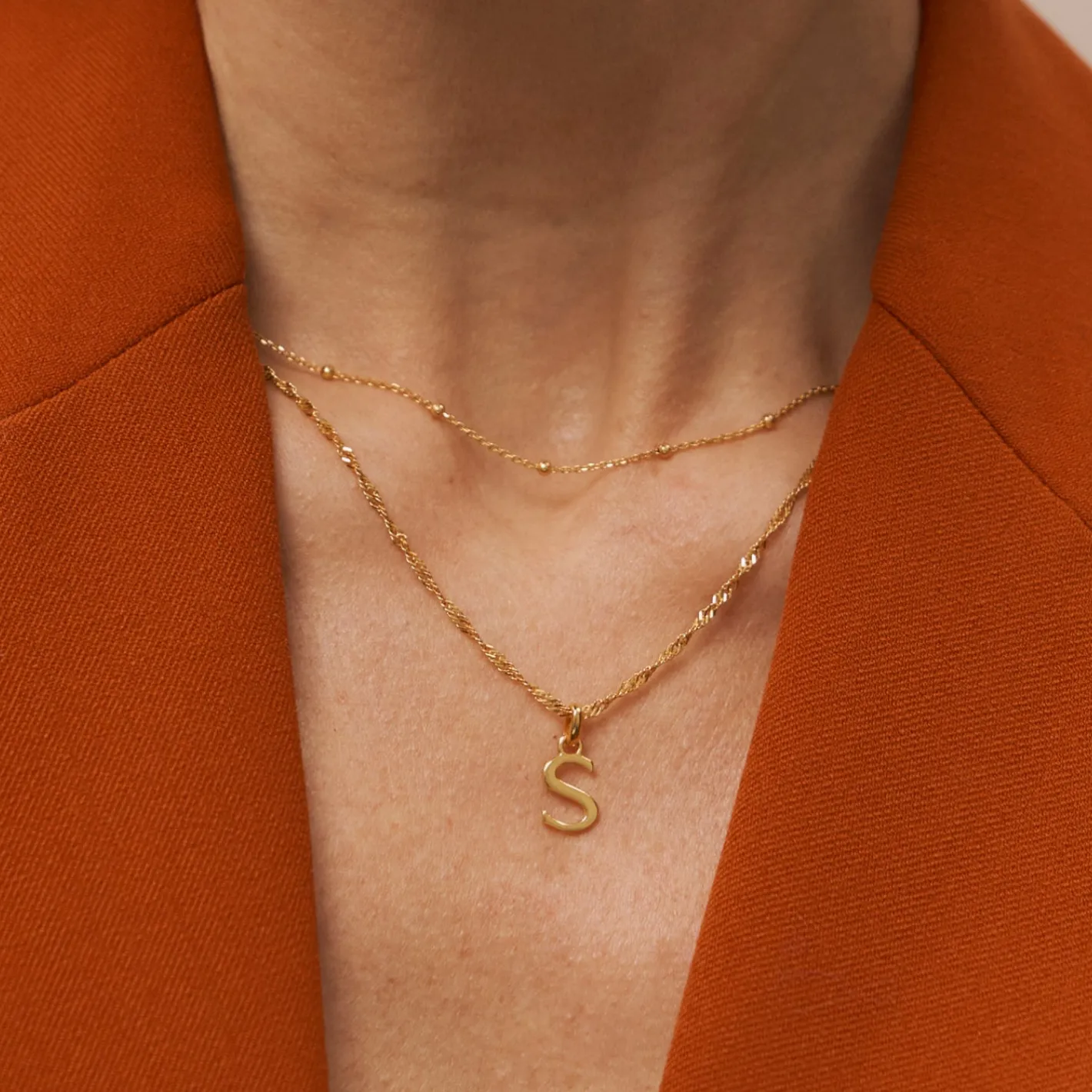 Store STILNEST Initial mit Singapore Kette