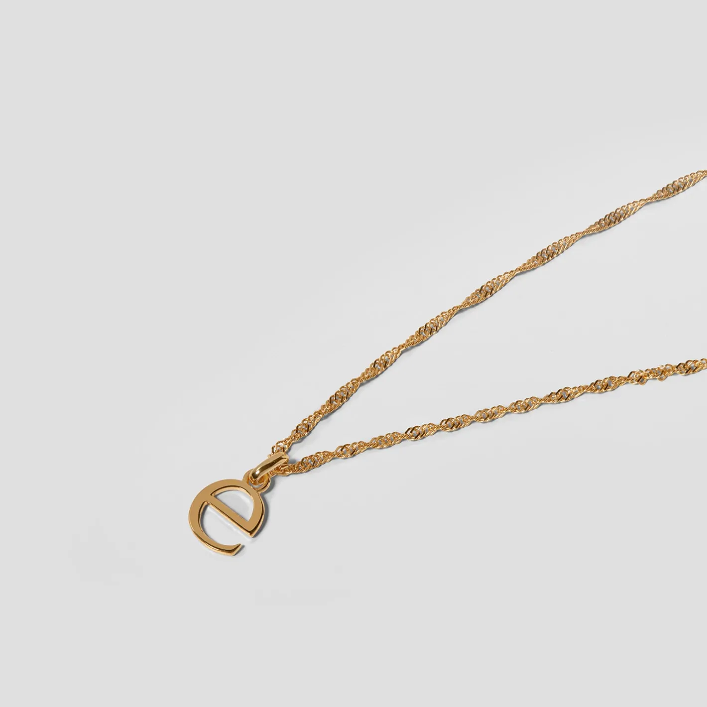 Store STILNEST Initial mit Singapore Kette