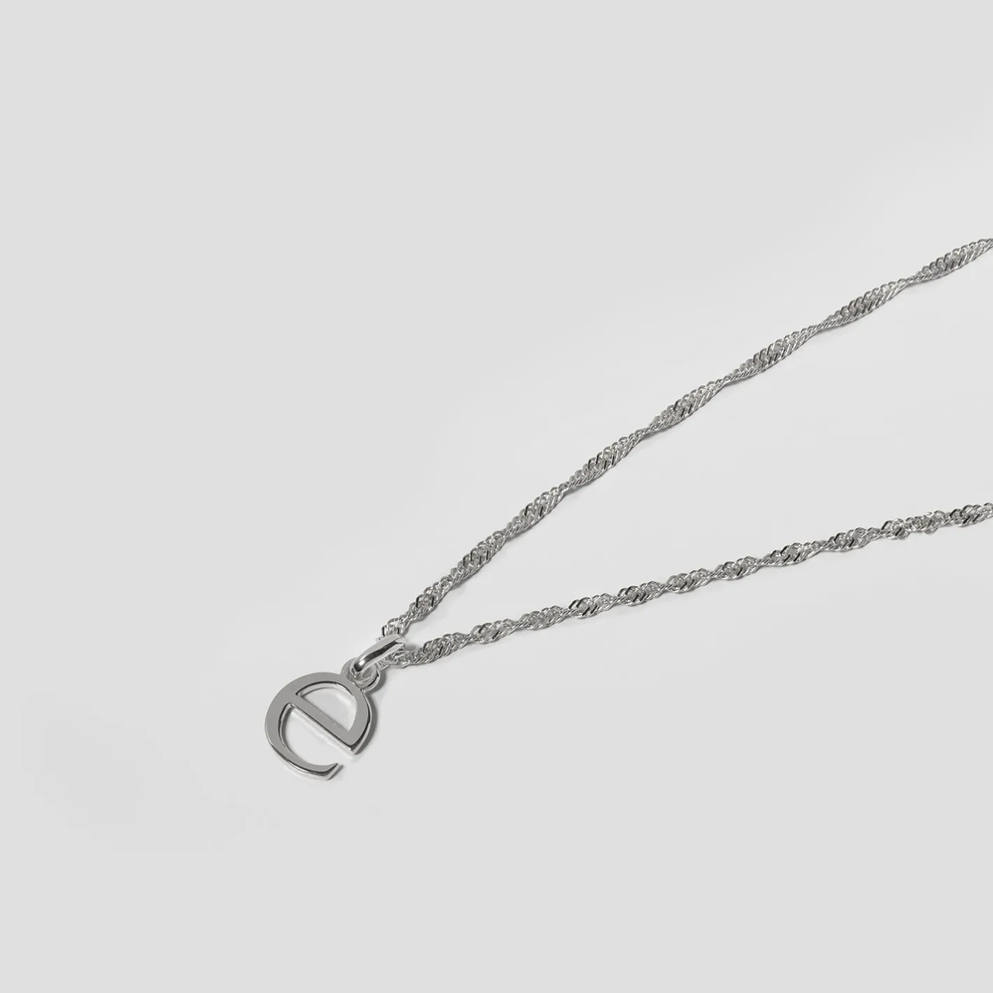 Store STILNEST Initial mit Singapore Kette