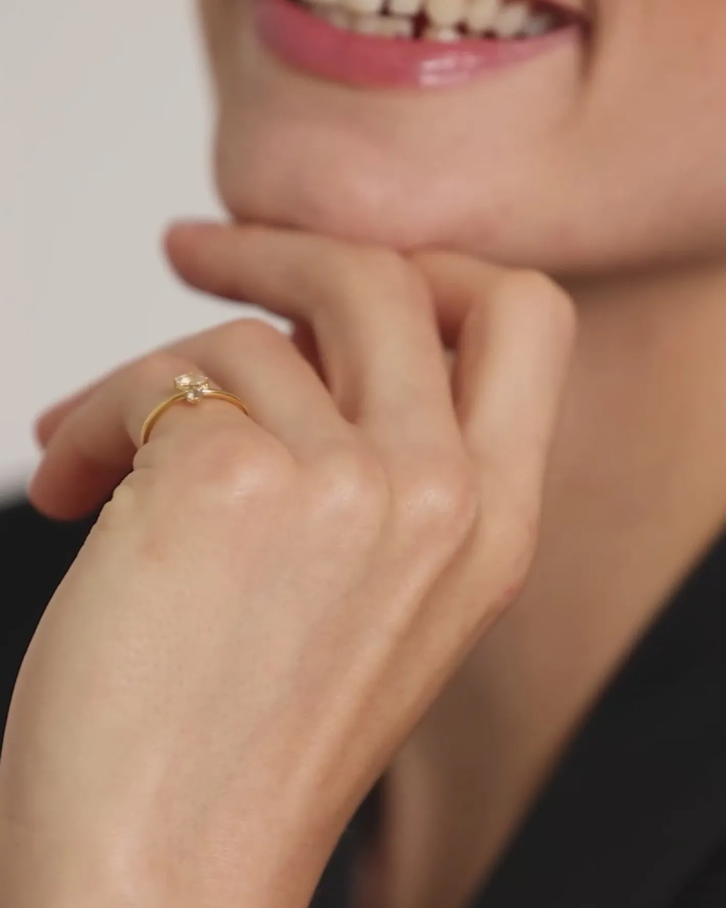 Best STILNEST Mondstein & Grüner Saphir Joy Solitär Ring | 585 Gold