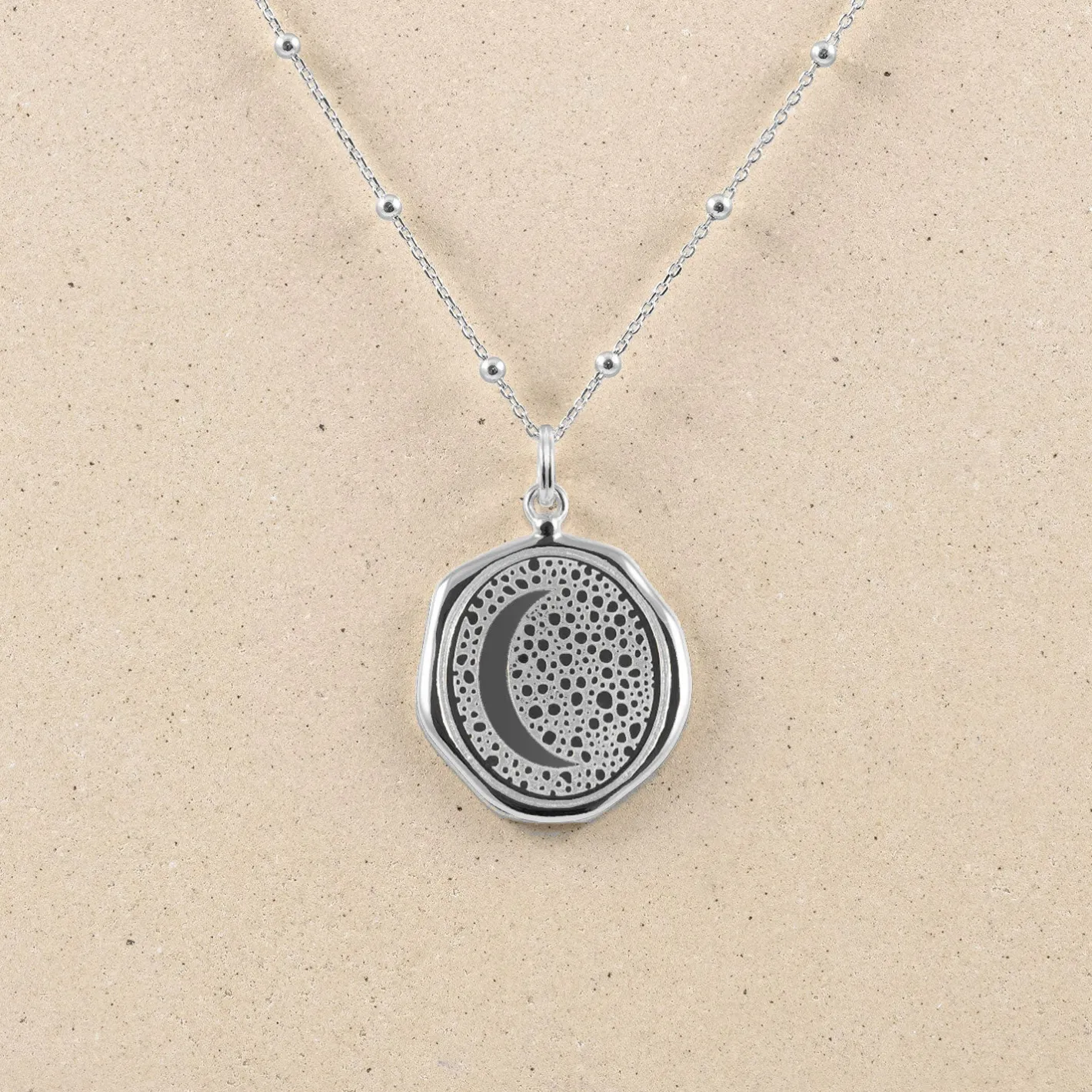 Store STILNEST Moon Large Seal Kette