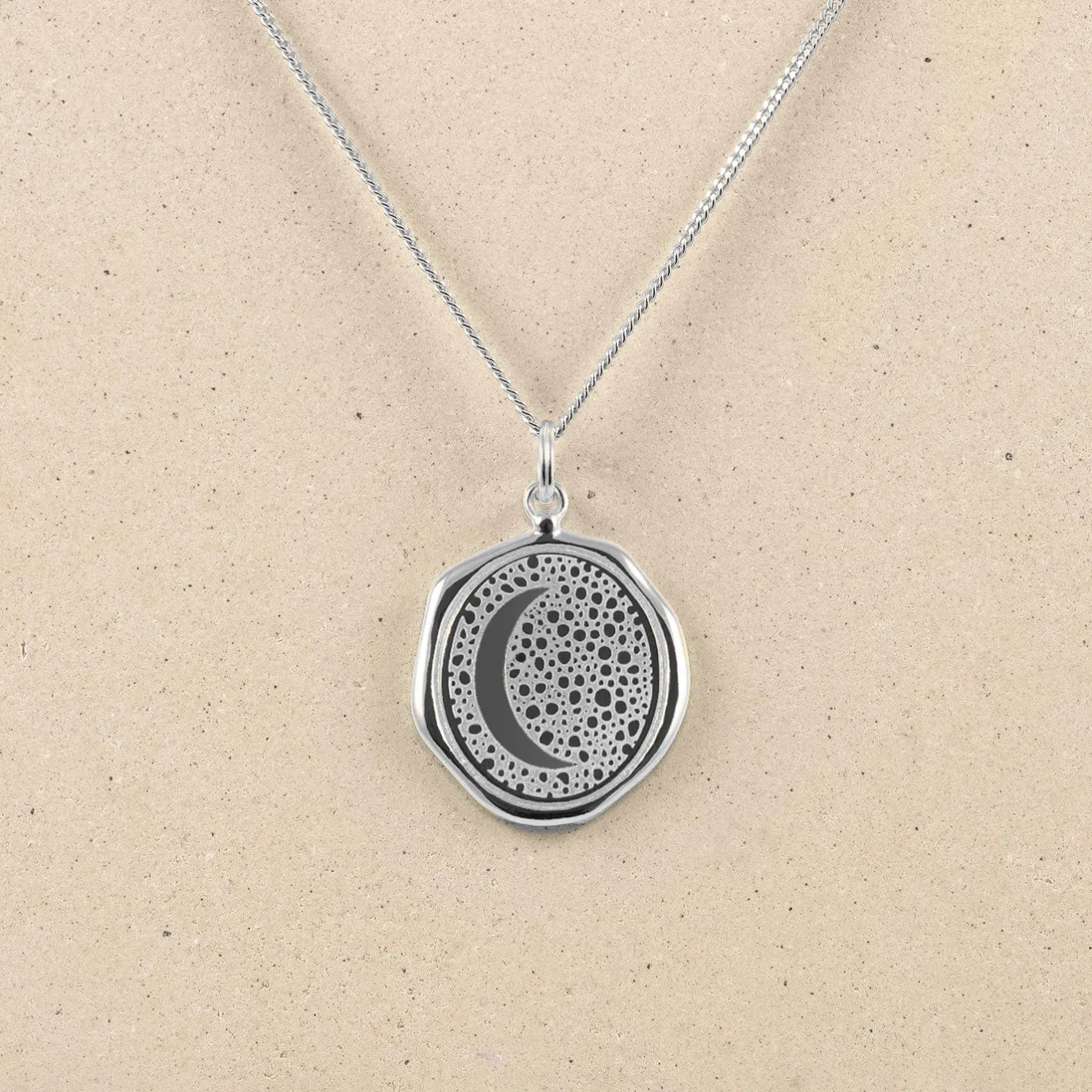 Store STILNEST Moon Large Seal Kette