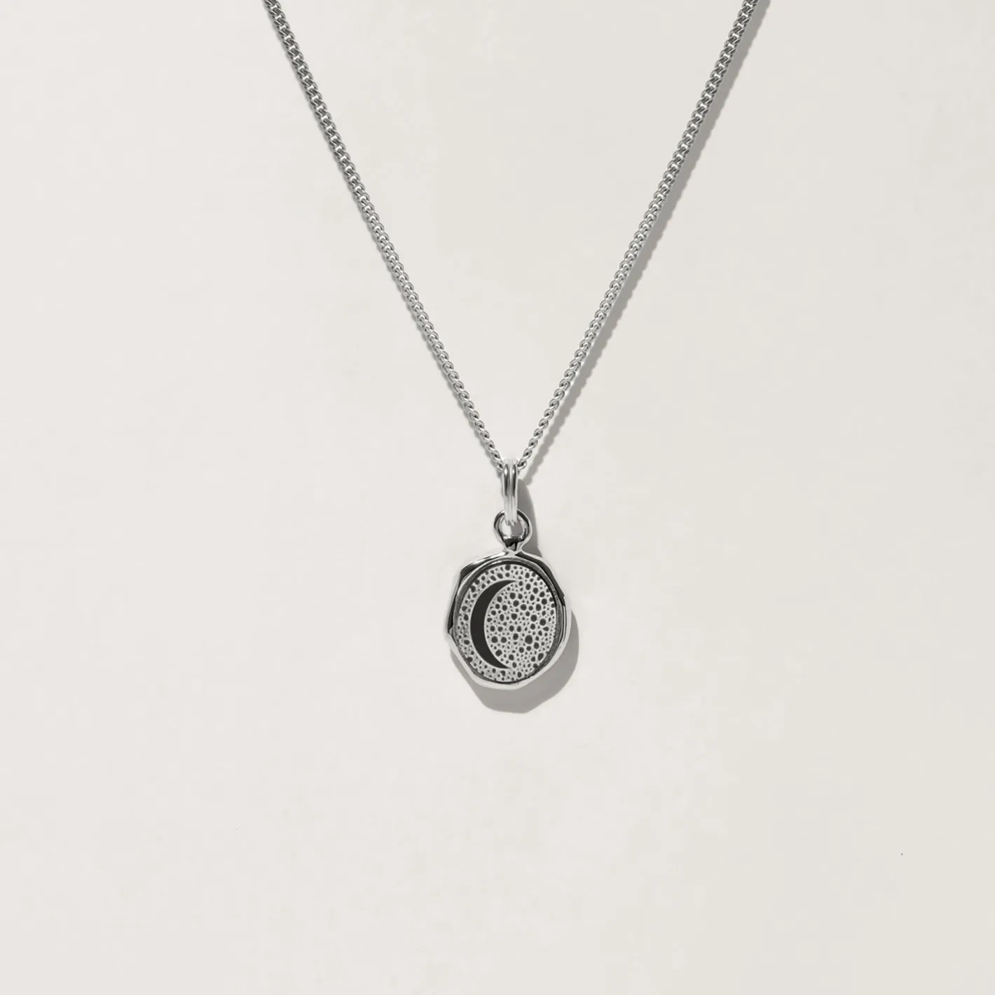 New STILNEST Moon Seal Kette