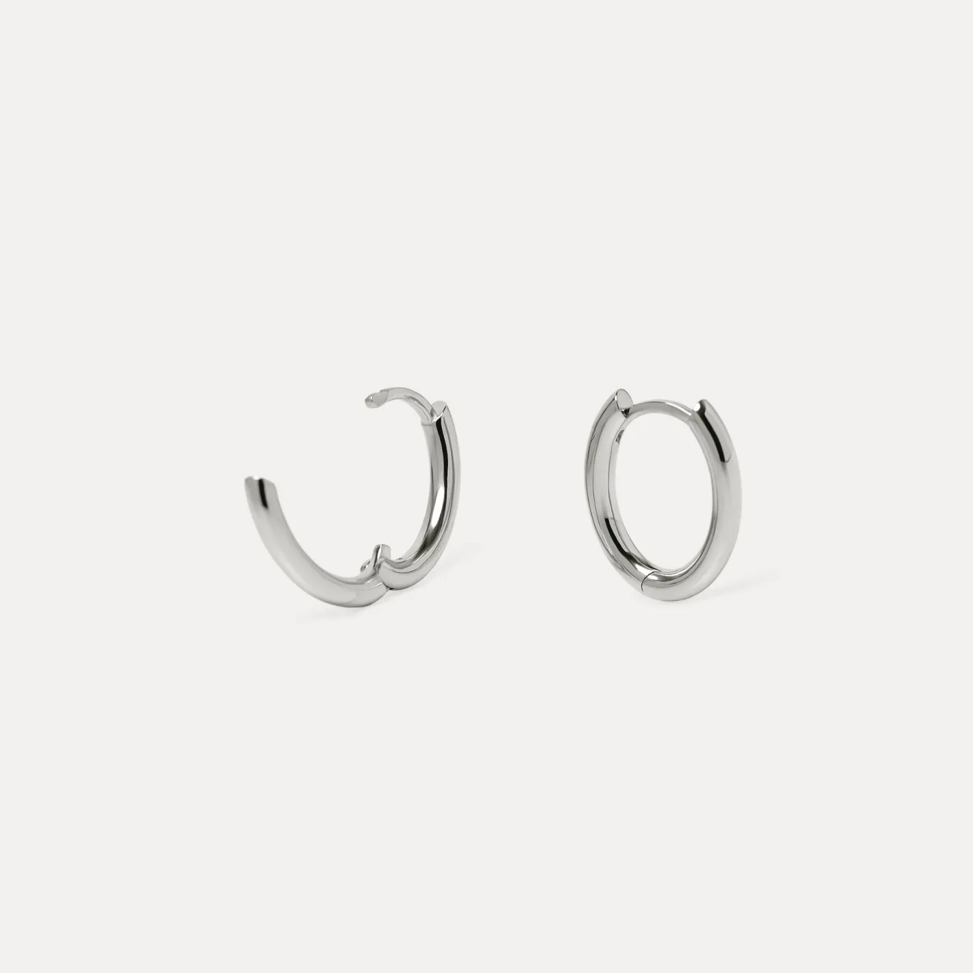 Shop STILNEST Oval Bold Hinged Huggies