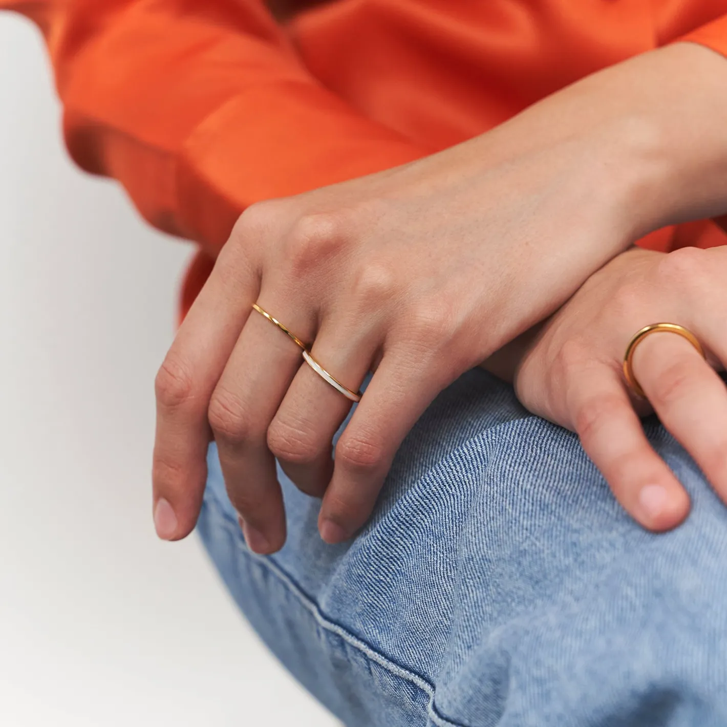 Shop STILNEST Perlenweiß Enamel Thin Ring