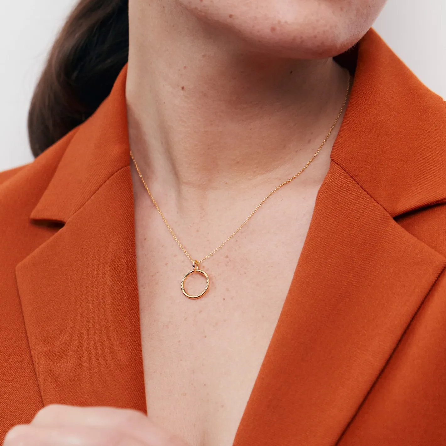 Shop STILNEST Snake Tail Circle Anhänger | 585 Gold